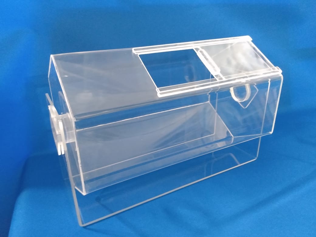 TOMBOLA HEXAGONAL DE ACRILICO TRANSPARENTE CALIBRE 3MM, MED. 40 CMS DE LARGO X 21 CMS DE ALTO ( BASE DE 5MM)